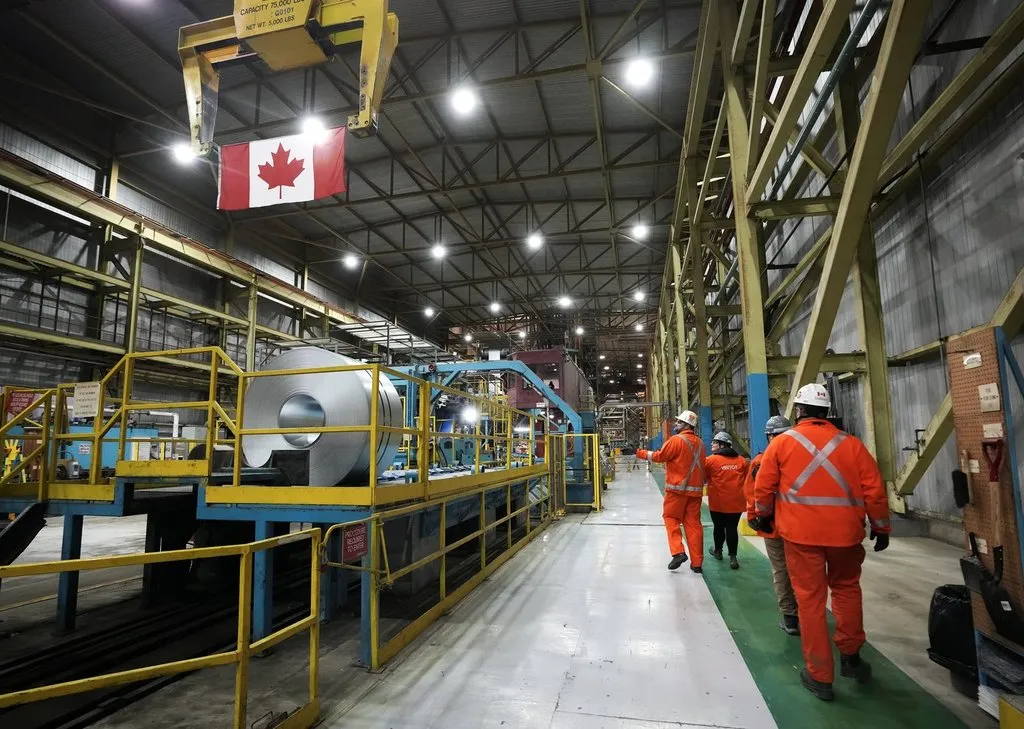Canada’s Economy Slips 0.4% in Q3 as Higher Debt Costs Slow Spending